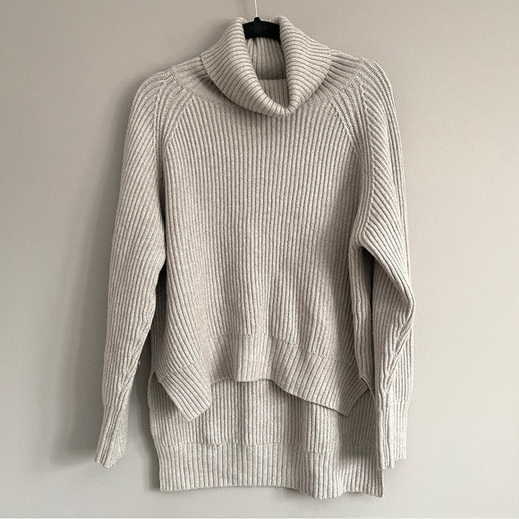 Aritzia Wilfred Wool Turtleneck Lin Sweater - Large, 100% Wool - Picture 11 of 13